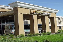 Holiday Inn Express Exterior